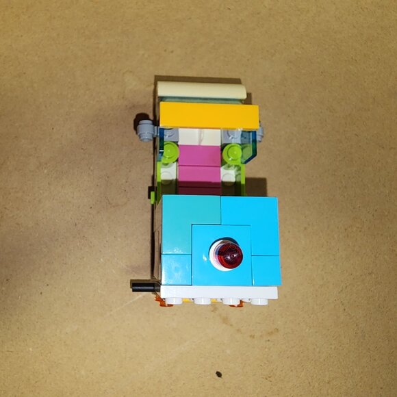 LEGO FRIENDS: Heartlake City Pet Center (41345) with Instruction Manual - Picture 9 of 12